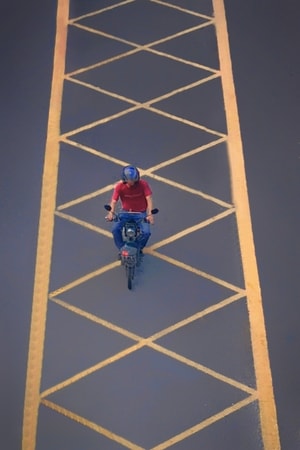 手机摄影-华为手机-街拍-骑车人-道路 图片素材