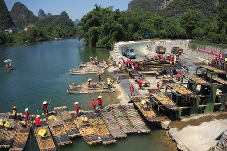 生活-旅行-纪实-竹筏-船夫 图片素材