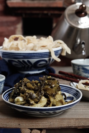 老坛酸菜-面条-美食-布景-中餐 图片素材