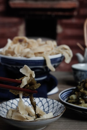 老坛酸菜-面条-美食-布景-中餐 图片素材
