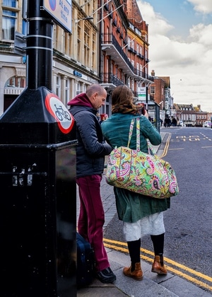 英格兰-街头人像色彩-街头故事-旅行-candid 图片素材