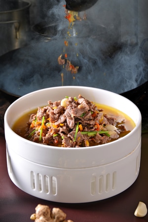 经烟火气息浓熏的湘食美味-茶油生炒驴肉-原创美食摄影-食物-美食 图片素材