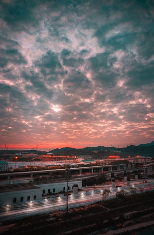 窗外-火烧云-夕阳-日落-云 图片素材