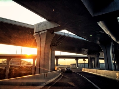 公路-夕阳-城市-手机-iphonex 图片素材