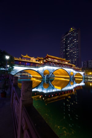 新人-成都-建筑-高楼-河流 图片素材