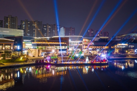 无锡-夜景-地标-亮灯-万象城 图片素材