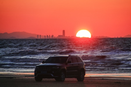 夕阳-西下-吉普车-jeep-威海 图片素材
