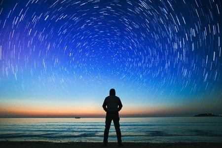 星空-星轨-男人-独立-站立 图片素材