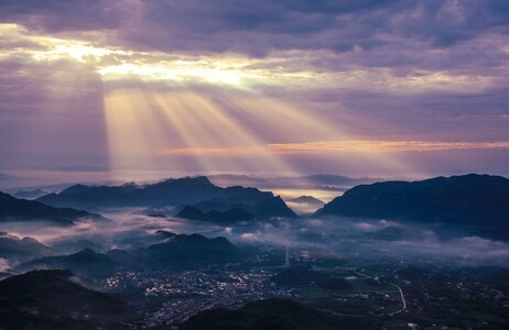 你好2020-耶稣光-双河-笔架山-自然 图片素材