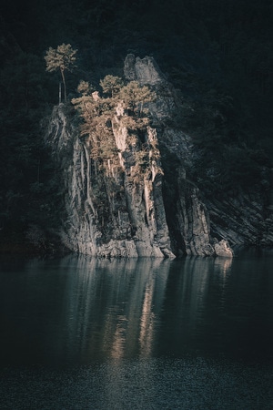 风光-旅行-山-倒影-石头 图片素材