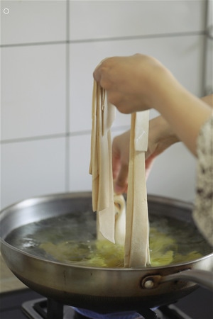 面条-油泼面-辣椒-美食-肉末 图片素材