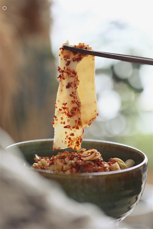 面条-油泼面-辣椒-美食-肉末 图片素材