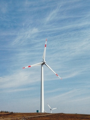 风车-风力发电-云-草原-蓝色 图片素材