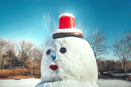 疫情防控中的新年-纪实-色彩-雪人-公园 图片素材