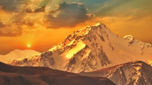 日出-雪山-金色-山峰-雪山 图片素材