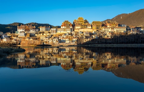 我的2019-风光-湖-夜景-松赞林寺 图片素材