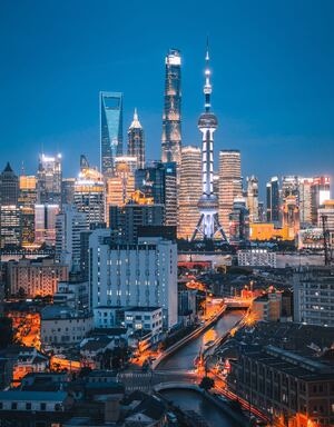 她说-空间-爬楼-城市-上海 图片素材