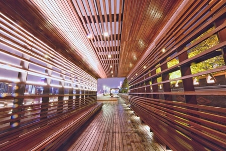 城市-景色-走廊-木板-灯光 图片素材