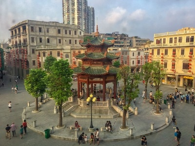 汕头-风光-哈苏-小公园-行人 图片素材