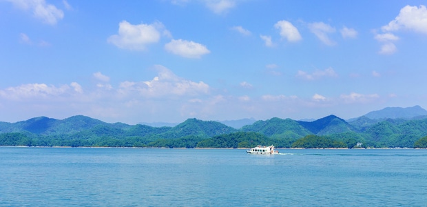 远眺-天空-旅游-群山-水面 图片素材