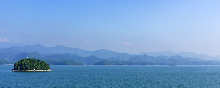 远眺-天空-旅游-群山-水面 图片素材