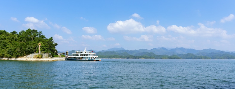 远眺-天空-旅游-群山-水面 图片素材