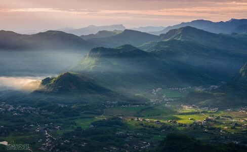 你好2020-田园风光-光影-高山-在路上 图片素材