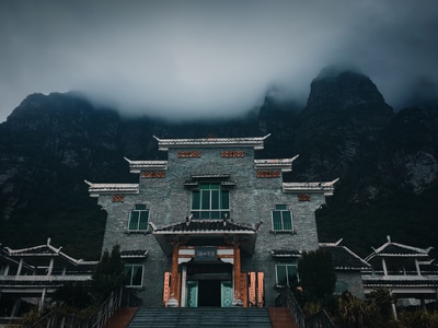对称美-来宾市-雨天-尘世烟火-风光 图片素材