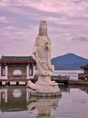 城市色彩-尘世烟火-手机拍天下-城市天际线-雕塑 图片素材