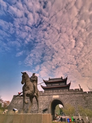 城市色彩-城市天际线-手机拍天下-雕塑-雕像 图片素材