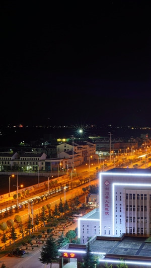 大理-剑川县-建筑-夜景-剑川县人民医院 图片素材
