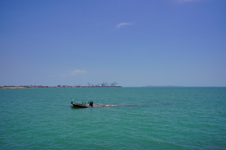 大海-港口-沉船-蓝天-大海 图片素材