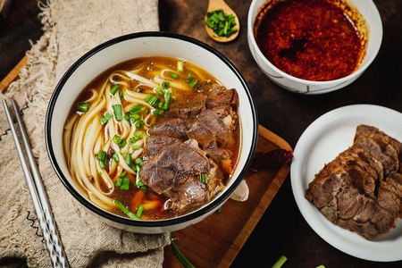 美食-牛肉面-牛肉-宽面-美食 图片素材