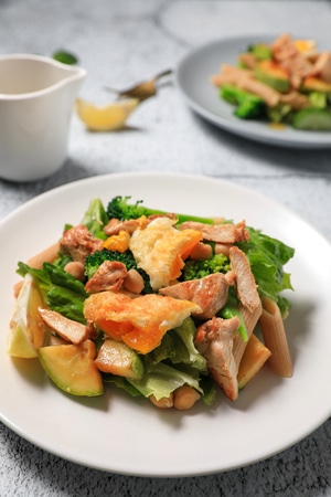 减脂餐-鸡肉沙拉-健身-美食-盘子 图片素材