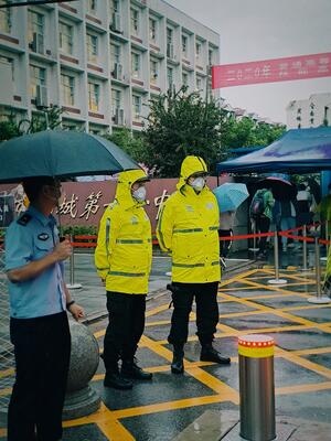 生活-纪实-男性-男人-警察 图片素材