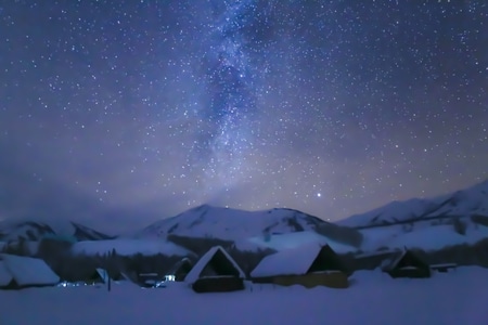 阿勒泰-雪景-北疆-雪山-帐篷 图片素材
