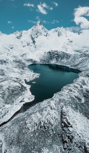 川西-甘孜-风光-湖泊-大雪山山脉 图片素材