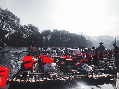 手机摄影-旅拍-竹筏-村民-游客 图片素材