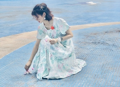 美女-人像-特写-细节-手机 图片素材