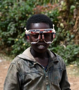 人像-非洲儿童-埃塞俄比亚-旅拍-太阳镜 图片素材