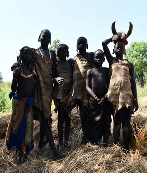 人像-原始部落-非洲-埃塞俄比亚-公牛 图片素材