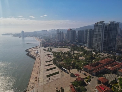 烟台市-航拍-滨海广场-城市风光-城市 图片素材