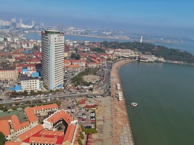 烟台市-航拍-滨海广场-城市风光-城市 图片素材