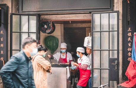 光影高新青春赋能-武汉复苏-店铺-服务员-顾客 图片素材