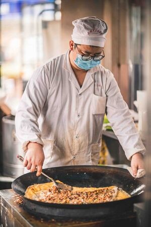 光影高新青春赋能-厨师-男人-男性-烹饪 图片素材