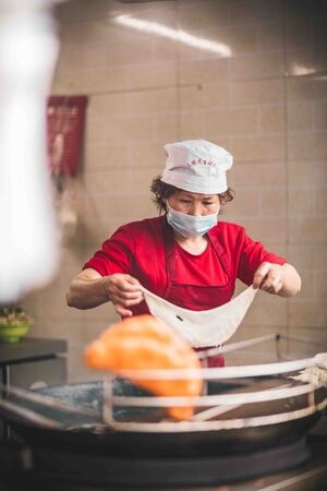 光影高新青春赋能-武汉复苏-女人-女性-女士 图片素材
