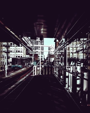 站台-建筑-对称-光影-城市 图片素材