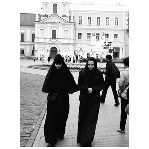 胶片-城市-女人-女性-修女 图片素材