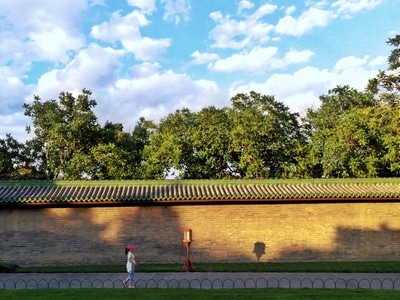 城市-光影-天坛公园-天坛公园-行人 图片素材