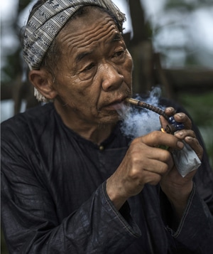 70周年摄影大赛-70周年人文-岜沙的持枪汉子-男性-男人 图片素材